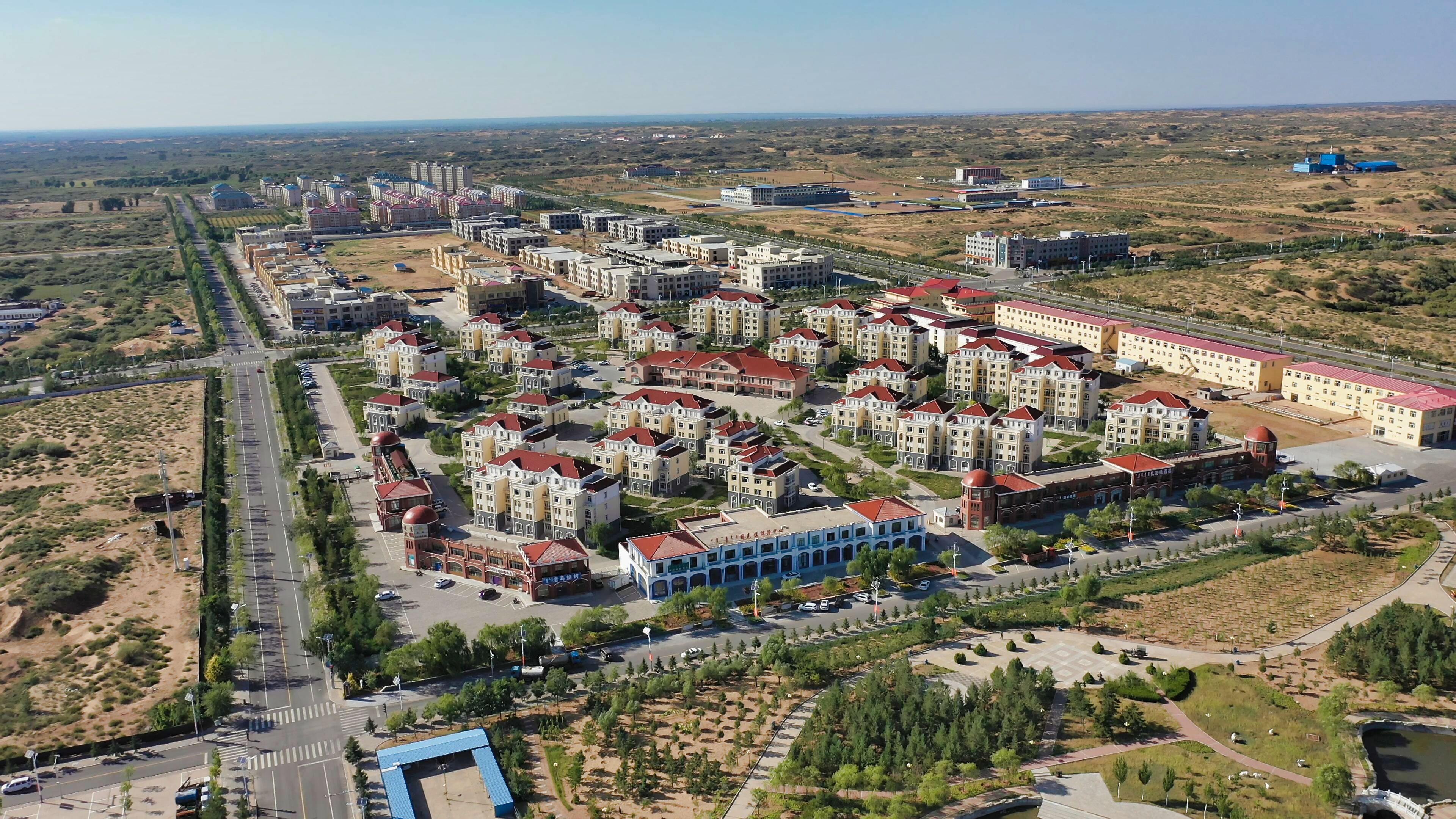草原深处的小城镇——图克镇梅林庙社区.jpg